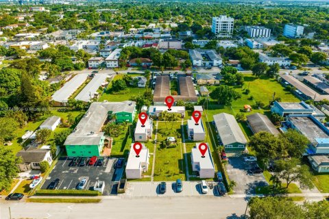Propiedad comercial en venta en Hollywood, Florida, 805.74 m2 № 1862890 - foto 11