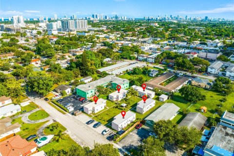 Propiedad comercial en venta en Hollywood, Florida, 805.74 m2 № 1862890 - foto 13