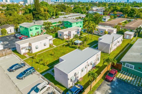 Propiedad comercial en venta en Hollywood, Florida, 805.74 m2 № 1862890 - foto 12