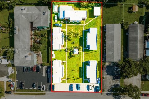 Propiedad comercial en venta en Hollywood, Florida, 805.74 m2 № 1862890 - foto 5