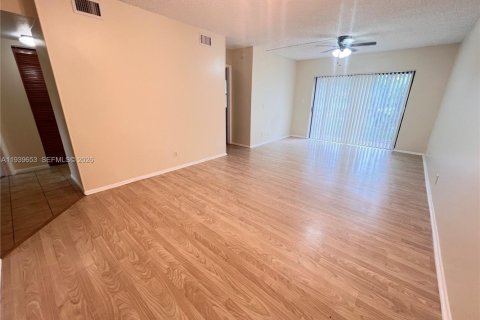 Copropriété à vendre à Coral Springs, Floride: 2 chambres, 78.04 m2 № 1997014 - photo 3