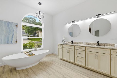 House in Palm Harbor, Florida 3 bedrooms, 236.06 sq.m. № 2107388 - photo 20