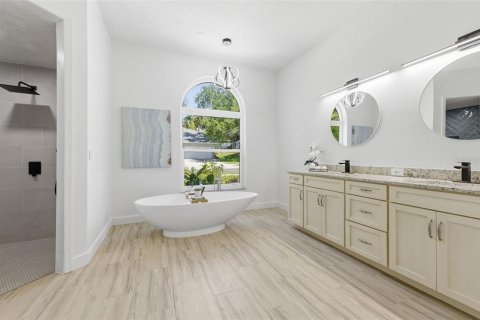 House in Palm Harbor, Florida 3 bedrooms, 236.06 sq.m. № 2107388 - photo 21