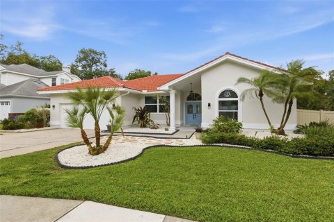 House in Palm Harbor, Florida 3 bedrooms, 236.06 sq.m. № 2107388 - photo 3