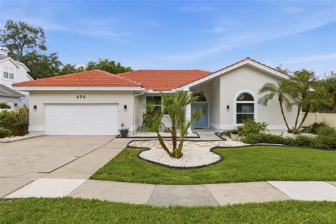 House in Palm Harbor, Florida 3 bedrooms, 236.06 sq.m. № 2107388