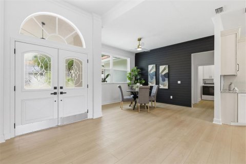 House in Palm Harbor, Florida 3 bedrooms, 236.06 sq.m. № 2107388 - photo 7