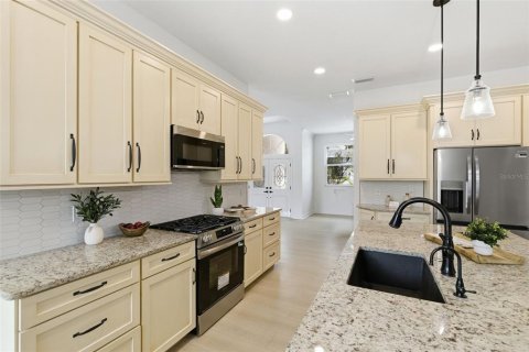 House in Palm Harbor, Florida 3 bedrooms, 236.06 sq.m. № 2107388 - photo 9