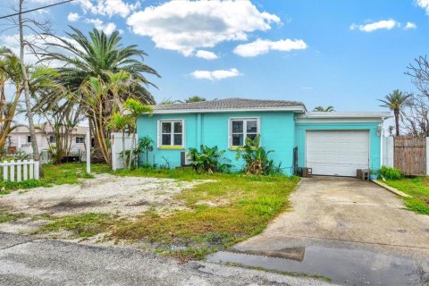 Duplex in Madeira Beach, Florida 3 bedrooms, 130.43 sq.m. № 1733550 - photo 12