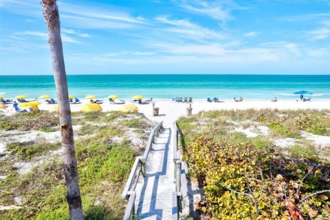 Duplex in Madeira Beach, Florida 3 bedrooms, 130.43 sq.m. № 1733550 - photo 23