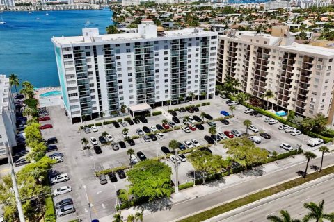 Apartamento en alquiler en North Miami Beach, Florida, 1 dormitorio, 65.96 m2 № 1742282 - foto 17
