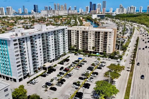 Apartamento en alquiler en North Miami Beach, Florida, 1 dormitorio, 65.96 m2 № 1742282 - foto 2