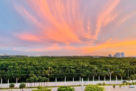 Apartamento en alquiler en North Miami Beach, Florida, 1 dormitorio, 65.96 m2 № 1742282 - foto 1