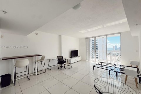 Снять в аренду кондоминиум в Майами, Флорида 46.73м2, № 2026986 - фото 2