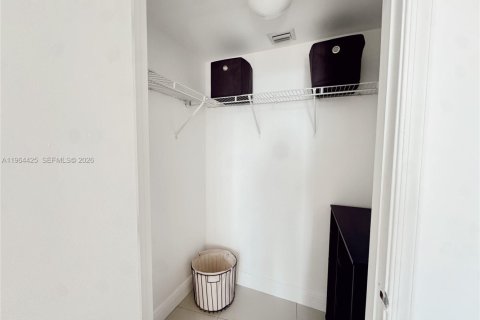 Снять в аренду кондоминиум в Майами, Флорида 46.73м2, № 2026986 - фото 13