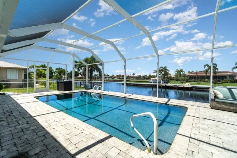 House in Punta Gorda, Florida 3 bedrooms, 145.48 sq.m. № 1884824 - photo 29