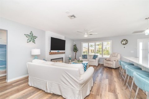 House in Punta Gorda, Florida 3 bedrooms, 145.48 sq.m. № 1884824 - photo 4