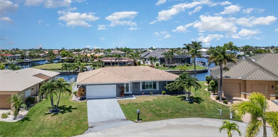 House in Punta Gorda, Florida 3 bedrooms, 145.48 sq.m. № 1884824