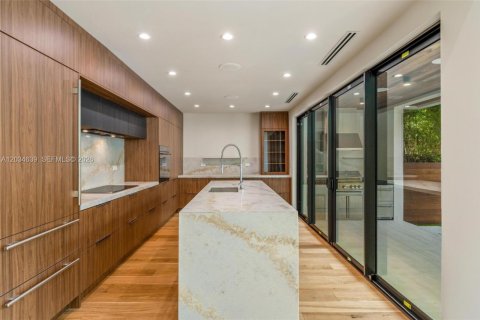 Купить виллу или дом в Майами, Флорида 7 спален, 321.35м2, № 2154052 - фото 19