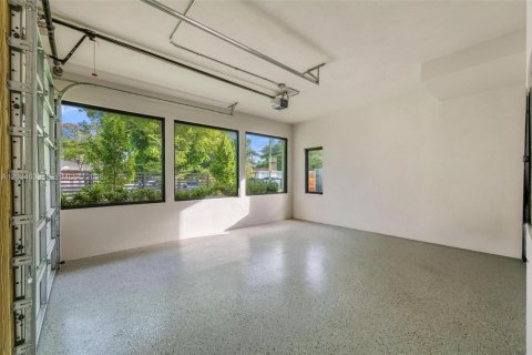 Купить виллу или дом в Майами, Флорида 7 спален, 321.35м2, № 2154052 - фото 25