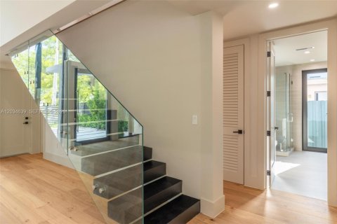 Купить виллу или дом в Майами, Флорида 7 спален, 321.35м2, № 2154052 - фото 17