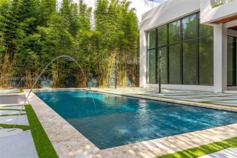 Купить виллу или дом в Майами, Флорида 7 спален, 321.35м2, № 2154052 - фото 9
