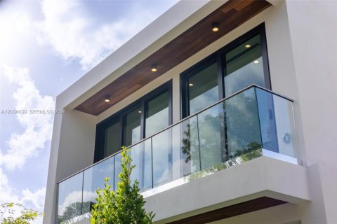 Купить виллу или дом в Майами, Флорида 7 спален, 321.35м2, № 2154052 - фото 4