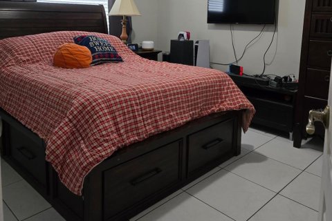 Casa en venta en Hialeah, Florida, 3 dormitorios, 128.39 m2 № 1825394 - foto 11