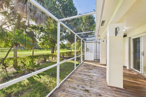 House in Pembroke Pines, Florida 3 bedrooms, 153.1 sq.m. № 2019706 - photo 12