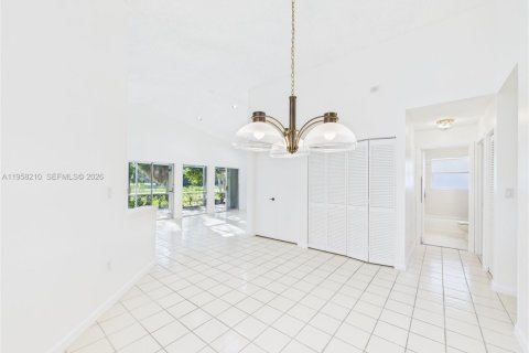 House in Pembroke Pines, Florida 3 bedrooms, 153.1 sq.m. № 2019706 - photo 22