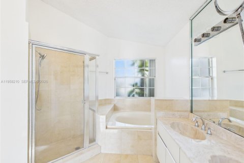 House in Pembroke Pines, Florida 3 bedrooms, 153.1 sq.m. № 2019706 - photo 20