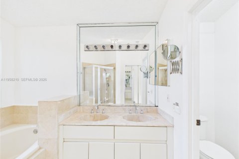 House in Pembroke Pines, Florida 3 bedrooms, 153.1 sq.m. № 2019706 - photo 19