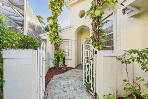 House in Pembroke Pines, Florida 3 bedrooms, 153.1 sq.m. № 2019706 - photo 5