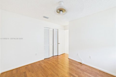 House in Pembroke Pines, Florida 3 bedrooms, 153.1 sq.m. № 2019706 - photo 26