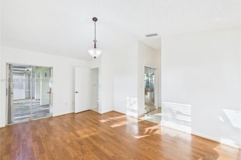 House in Pembroke Pines, Florida 3 bedrooms, 153.1 sq.m. № 2019706 - photo 16