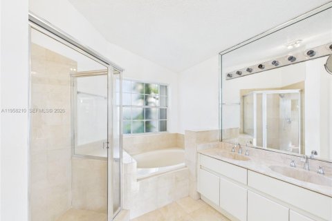 House in Pembroke Pines, Florida 3 bedrooms, 153.1 sq.m. № 2019706 - photo 18