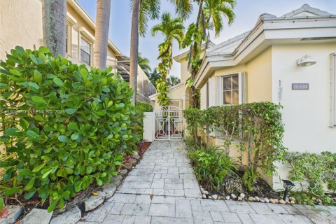 House in Pembroke Pines, Florida 3 bedrooms, 153.1 sq.m. № 2019706 - photo 4