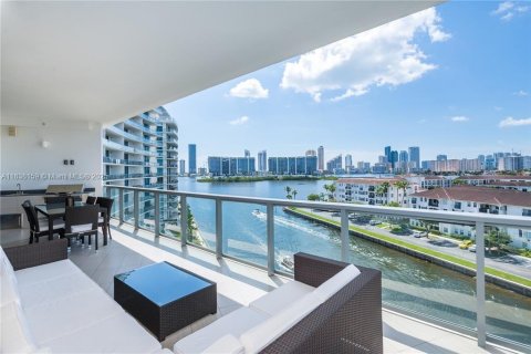 Condominio en venta en Aventura, Florida, 2 dormitorios, 195.37 m2 № 1935427 - foto 1