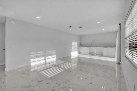 Casa en venta en Orlando, Florida, 3 dormitorios, 150.22 m2 № 1916622 - foto 8