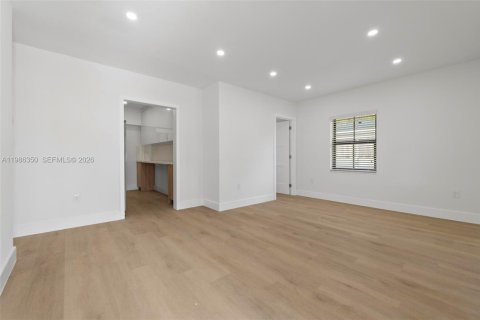 Снять в аренду виллу или дом в Майами, Флорида 3 спальни, 137.31м2, № 2047937 - фото 3