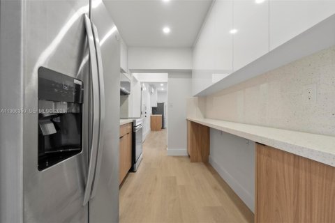 Снять в аренду виллу или дом в Майами, Флорида 3 спальни, 137.31м2, № 2047937 - фото 2