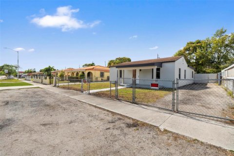 Снять в аренду виллу или дом в Майами, Флорида 3 спальни, 137.31м2, № 2047937 - фото 9