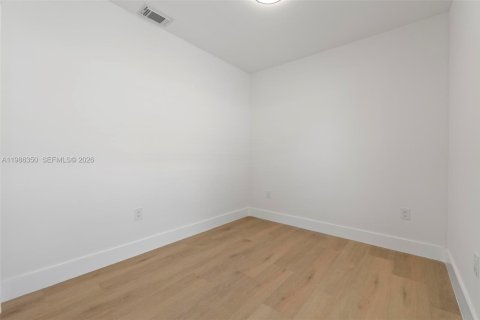 Снять в аренду виллу или дом в Майами, Флорида 3 спальни, 137.31м2, № 2047937 - фото 6