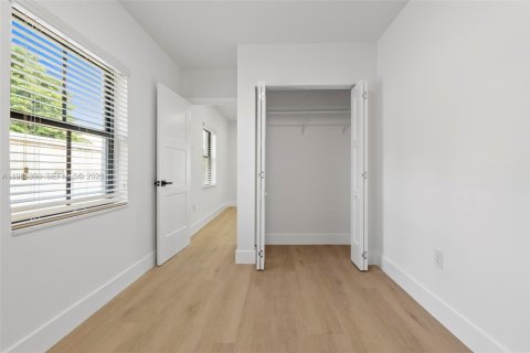 Снять в аренду виллу или дом в Майами, Флорида 3 спальни, 137.31м2, № 2047937 - фото 7