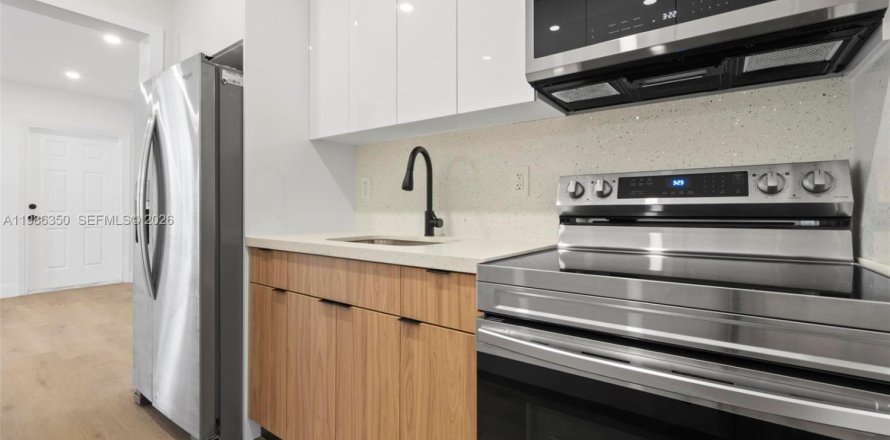 Дом в Майами, Флорида 3 спальни, 137.31м2 № 2047937