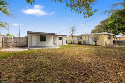 Снять в аренду виллу или дом в Майами, Флорида 3 спальни, 137.31м2, № 2047937 - фото 10