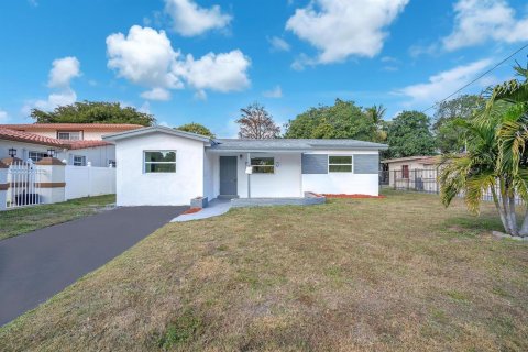 Casa en Lauderhill, Florida 5 dormitorios, 168.9 m2 № 2182778