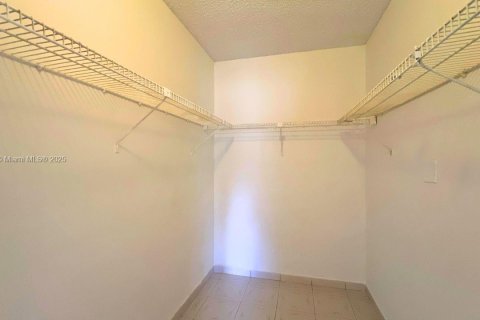 Copropriété à louer à Miami, Floride: 2 chambres, 87.7 m2 № 1938707 - photo 10