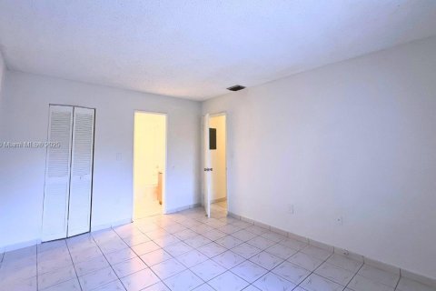 Снять в аренду кондоминиум в Майами, Флорида 2 спальни, 87.7м2, № 1938707 - фото 9