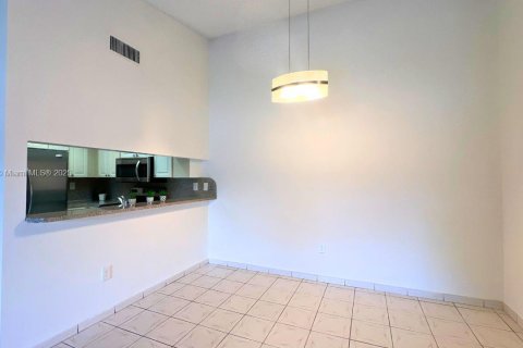 Copropriété à louer à Miami, Floride: 2 chambres, 87.7 m2 № 1938707 - photo 3