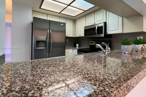Снять в аренду кондоминиум в Майами, Флорида 2 спальни, 87.7м2, № 1938707 - фото 7